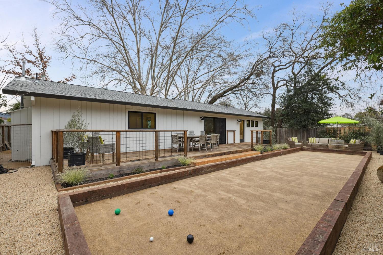 1123 Oak Ave