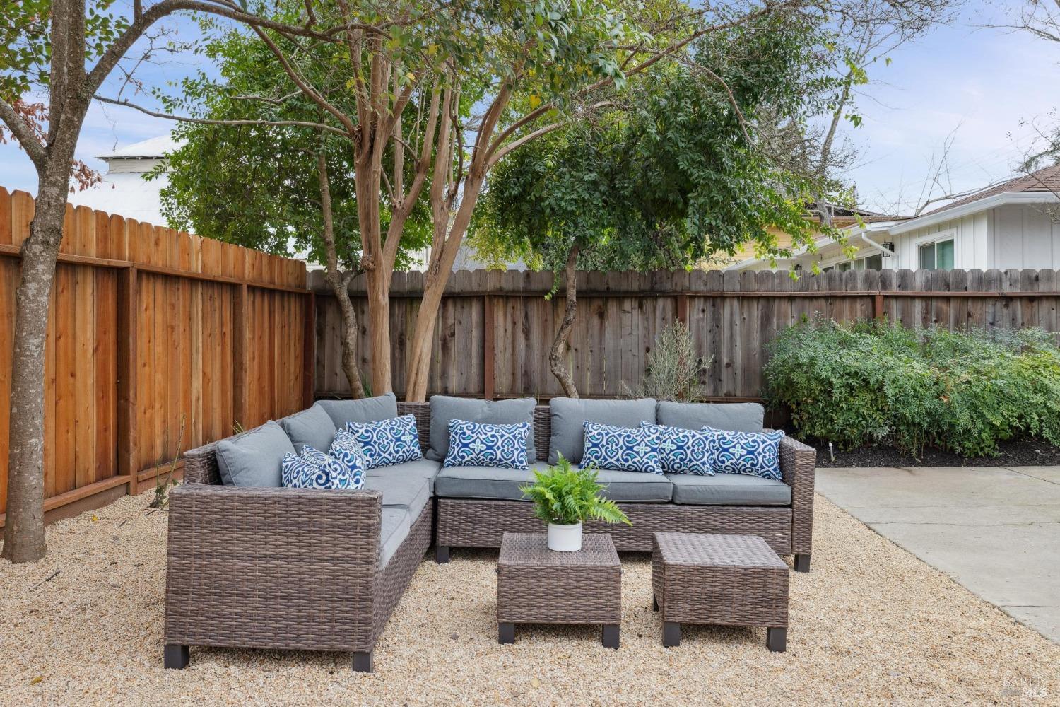 1123 Oak Ave