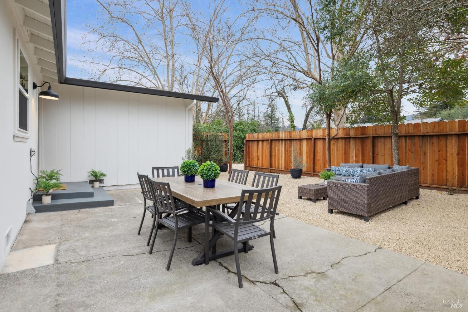 1123 Oak Ave