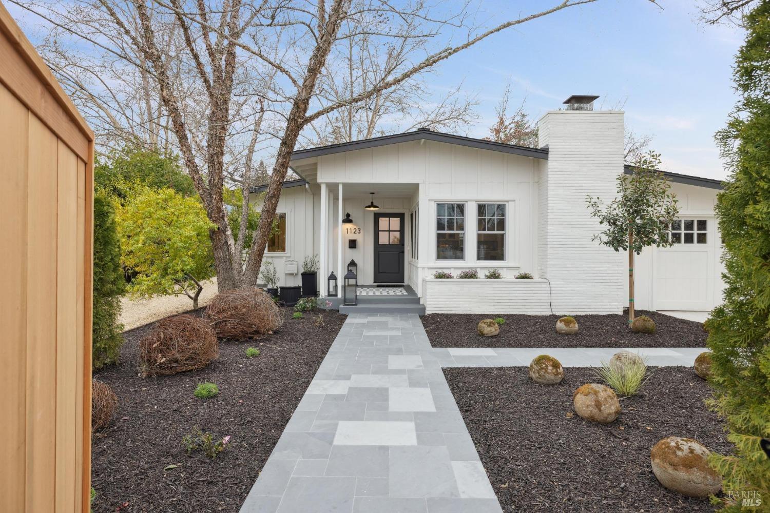 1123 Oak Ave