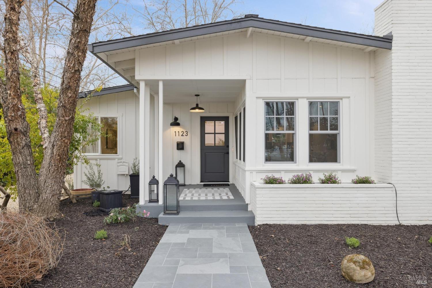 1123 Oak Ave
