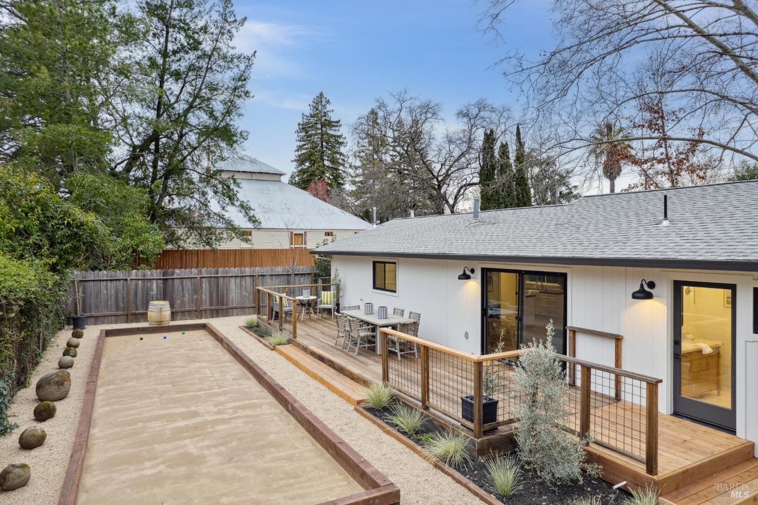 1123 Oak Ave