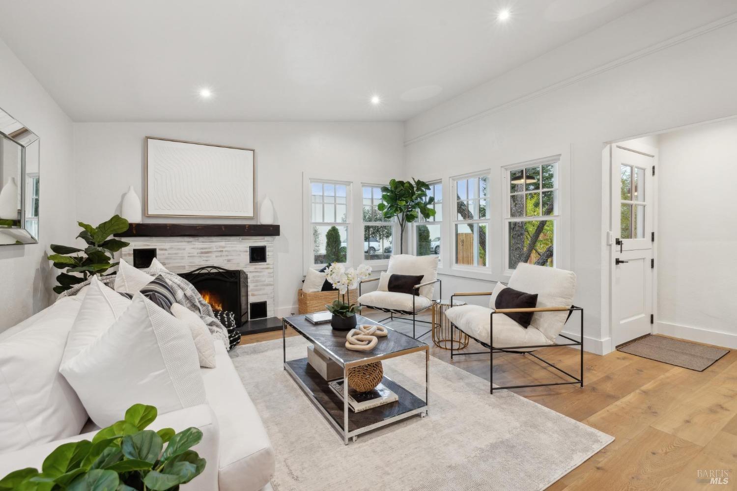 1123 Oak Ave