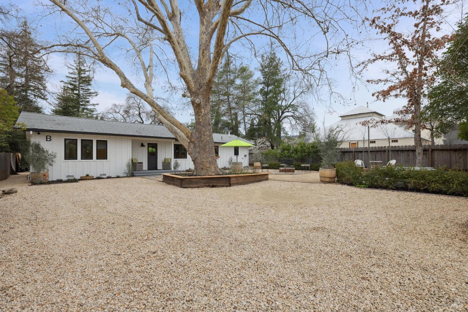 1123 Oak Ave