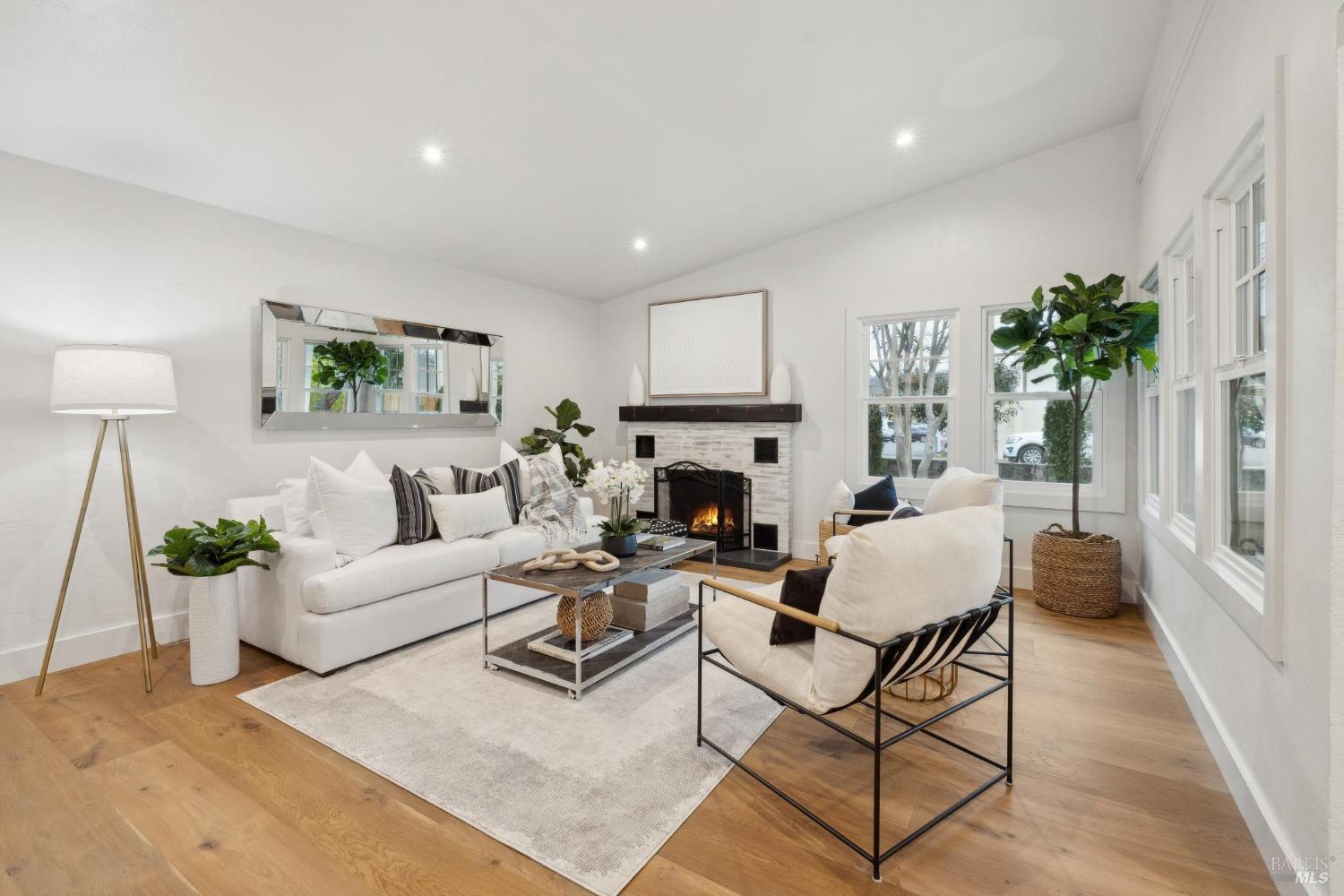 1123 Oak Ave