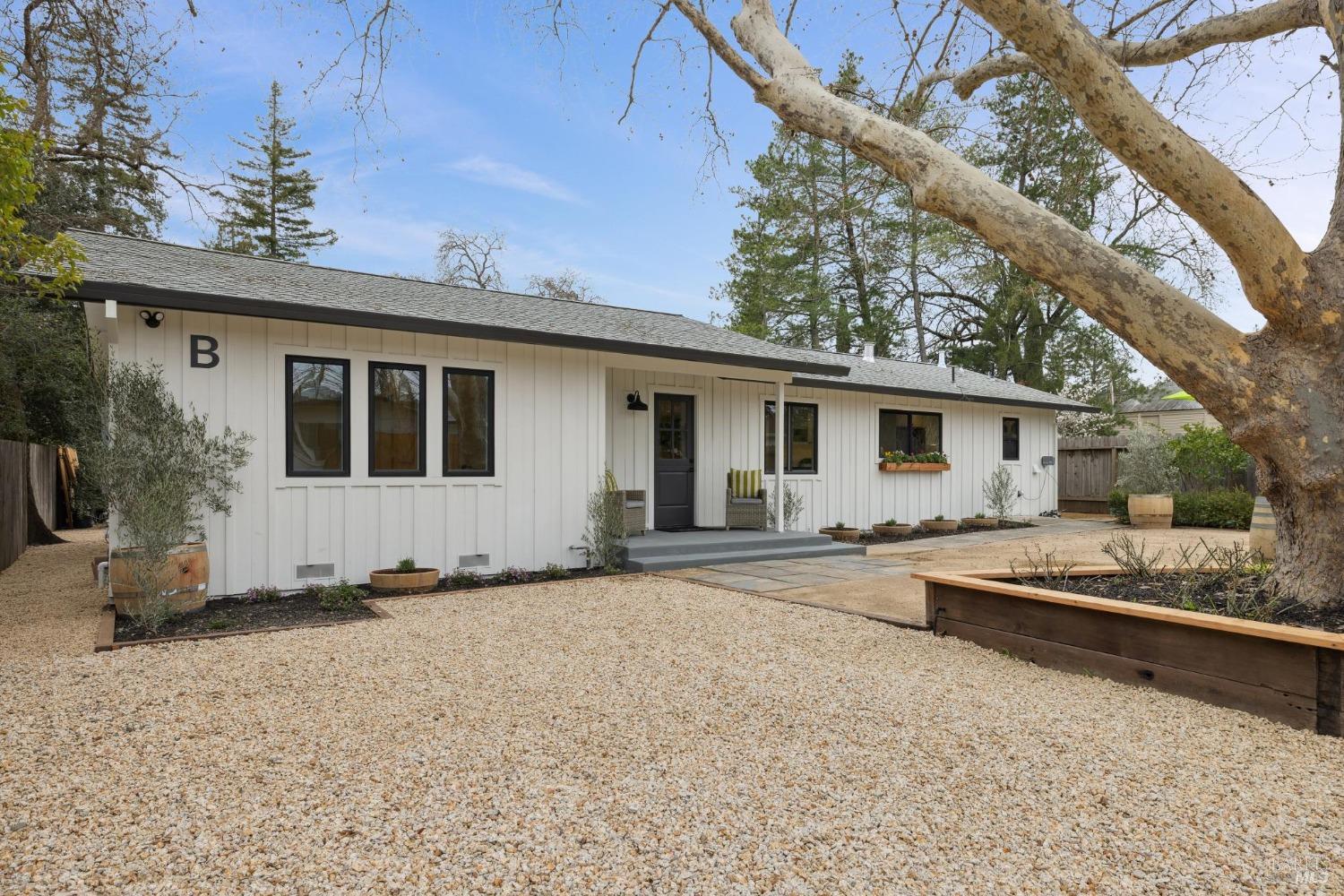 1123 Oak Ave