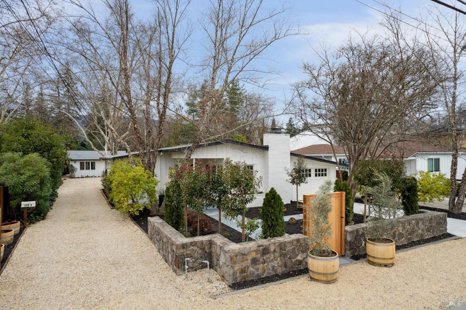 1123 Oak Ave