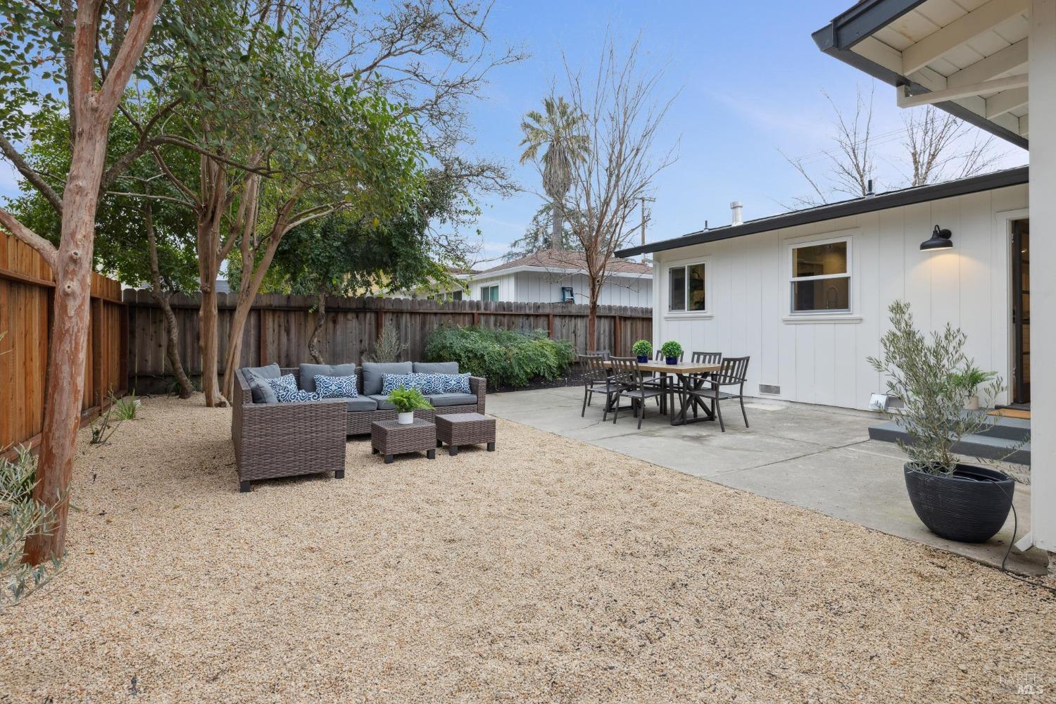 1123 Oak Ave