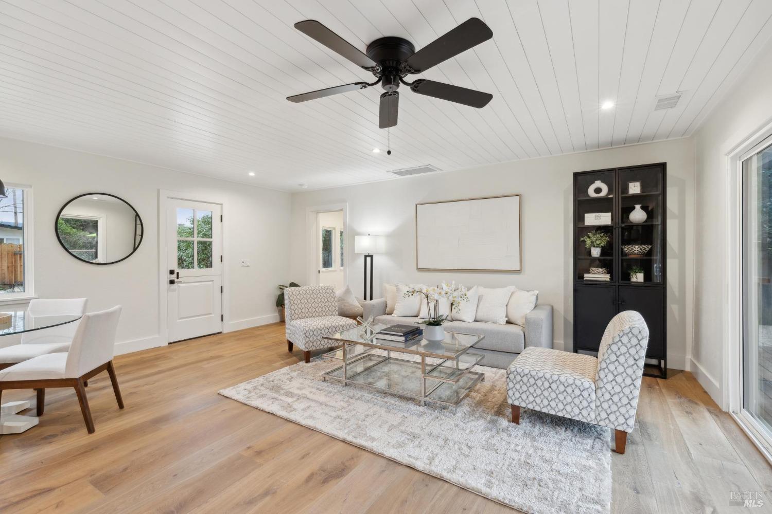 1123 Oak Ave