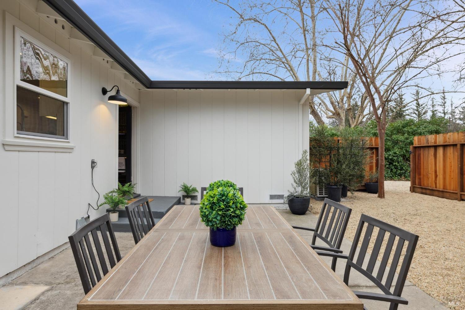 1123 Oak Ave