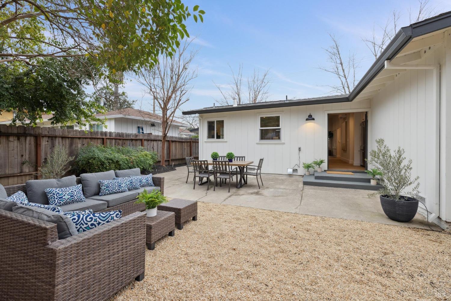 1123 Oak Ave
