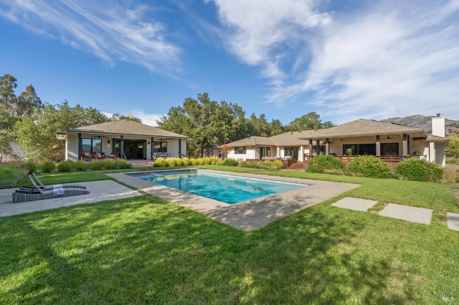 3033 Myrtledale Rd