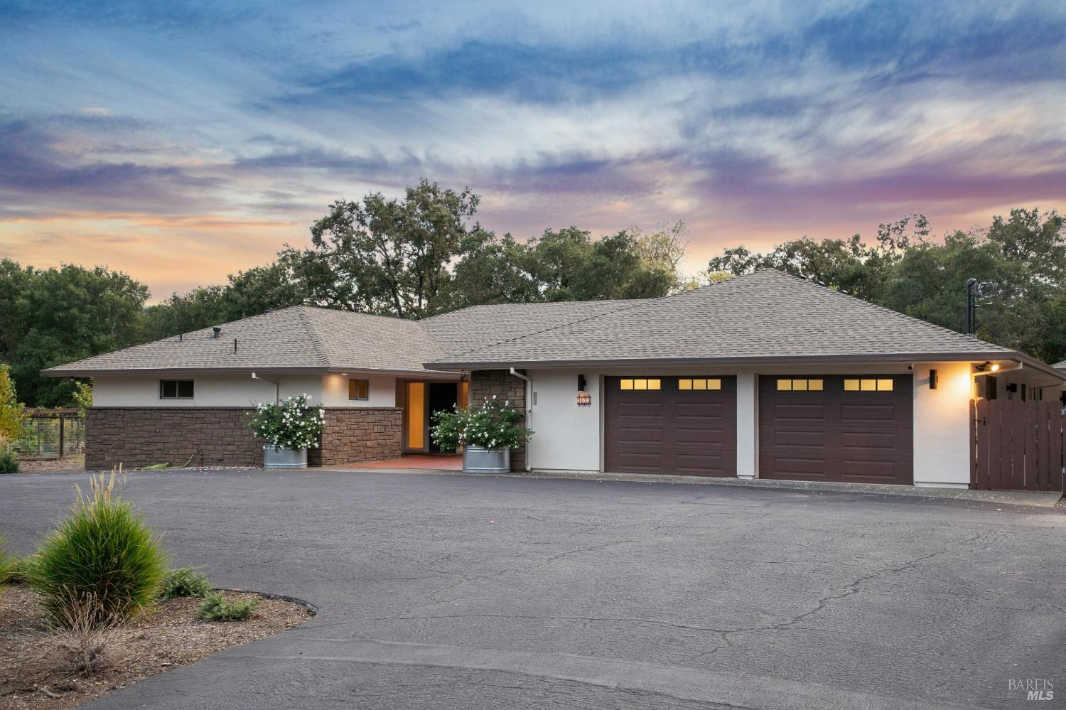 3033 Myrtledale Rd