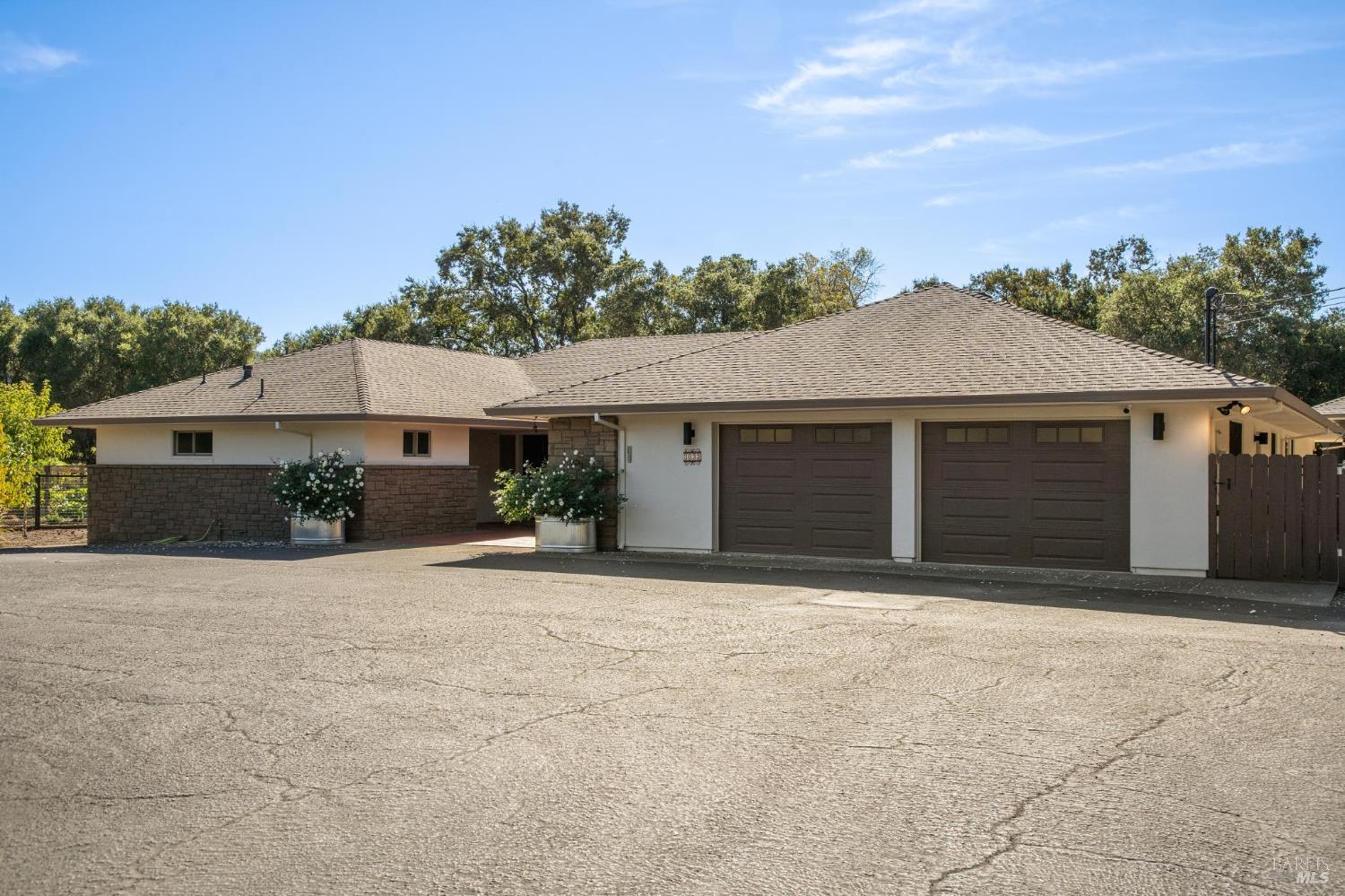 3033 Myrtledale Rd