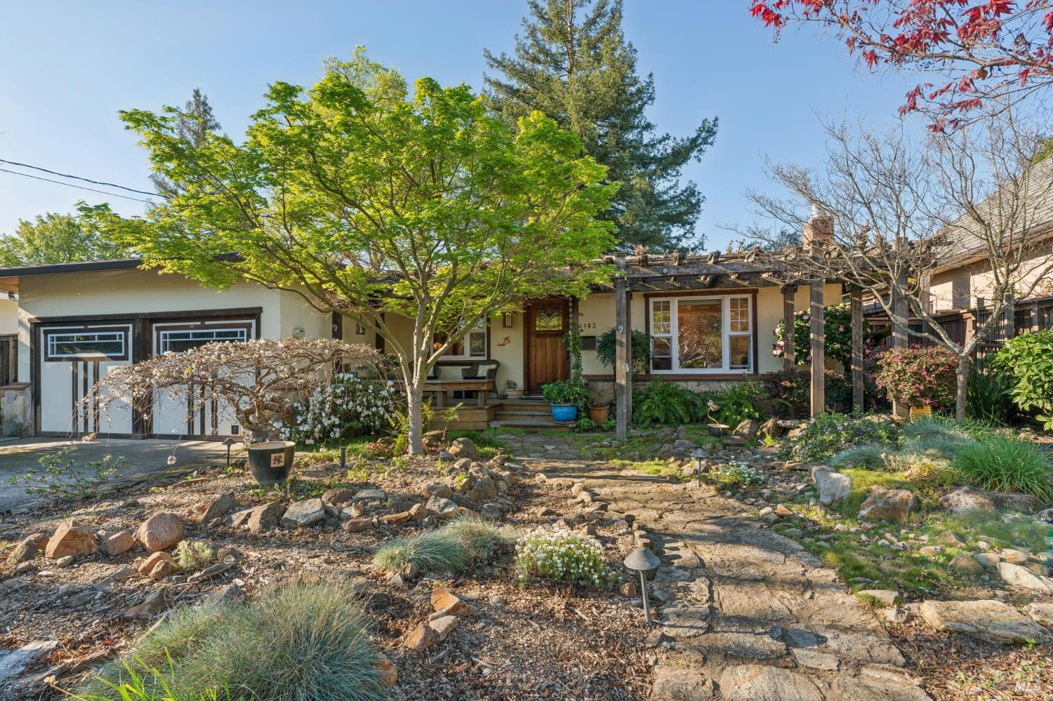 1143 Hudson Avenue