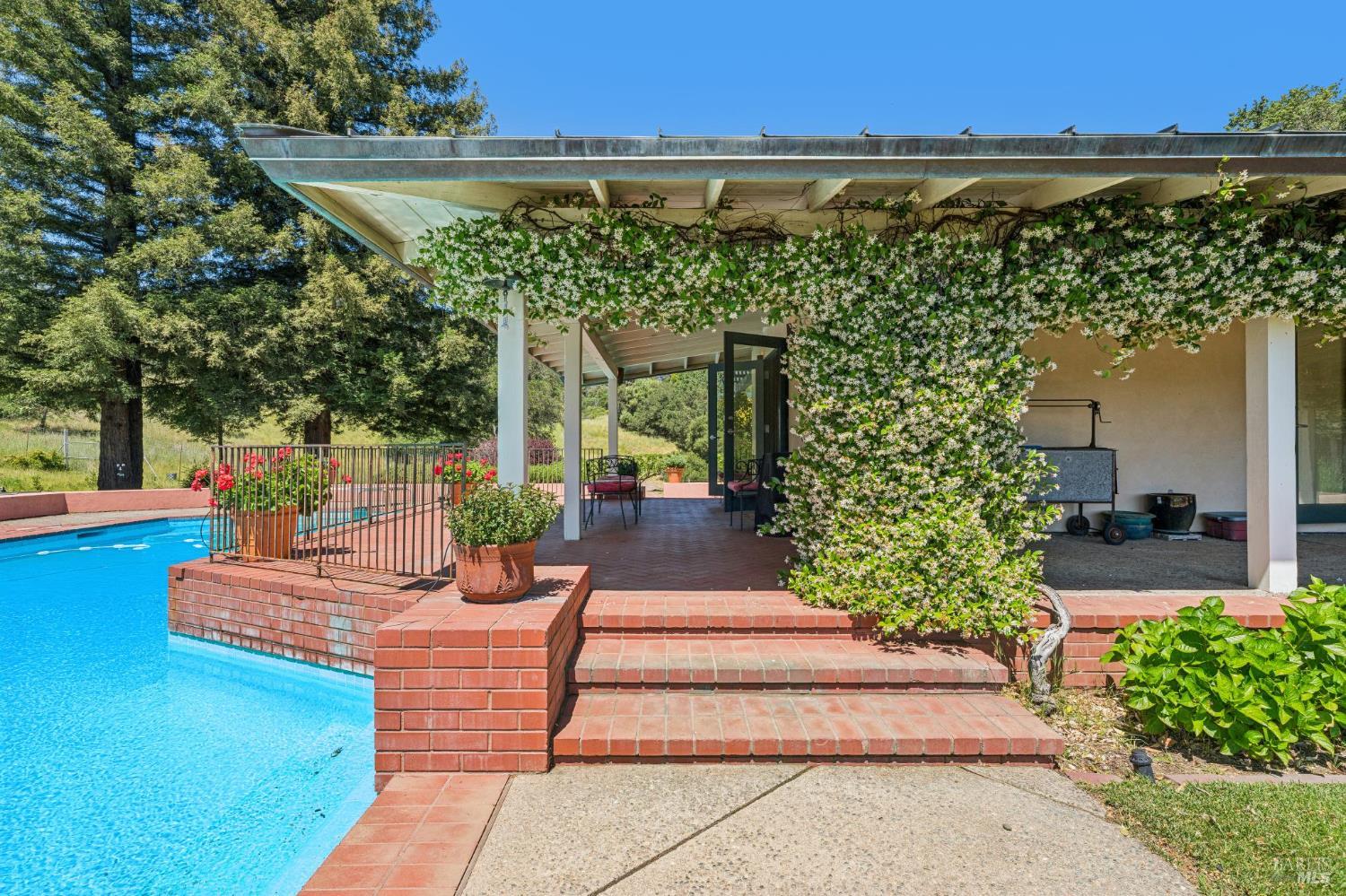 1975 Whitehall Lane