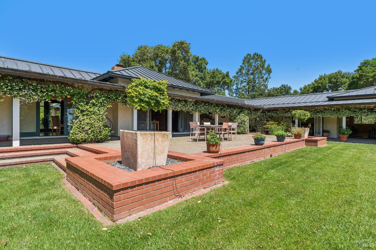 1975 Whitehall Lane