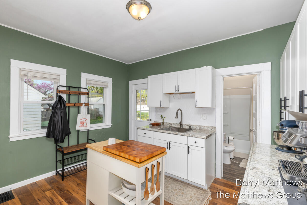 2445 Donahue Court SW