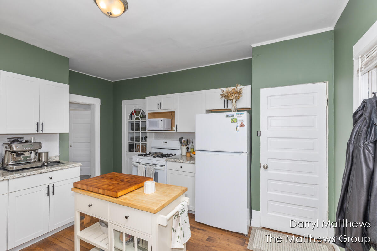 2445 Donahue Court SW