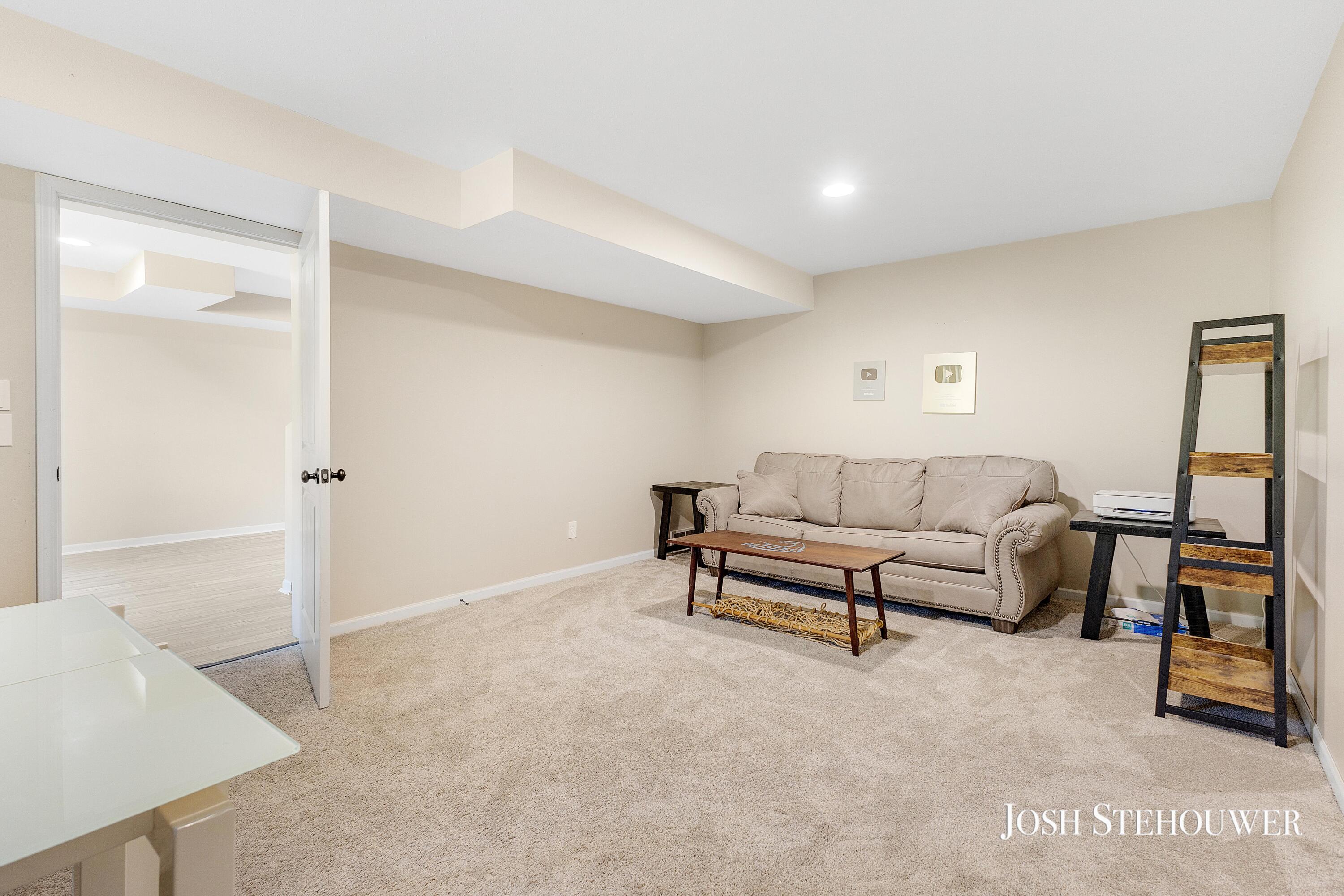 2123 W Pike Road