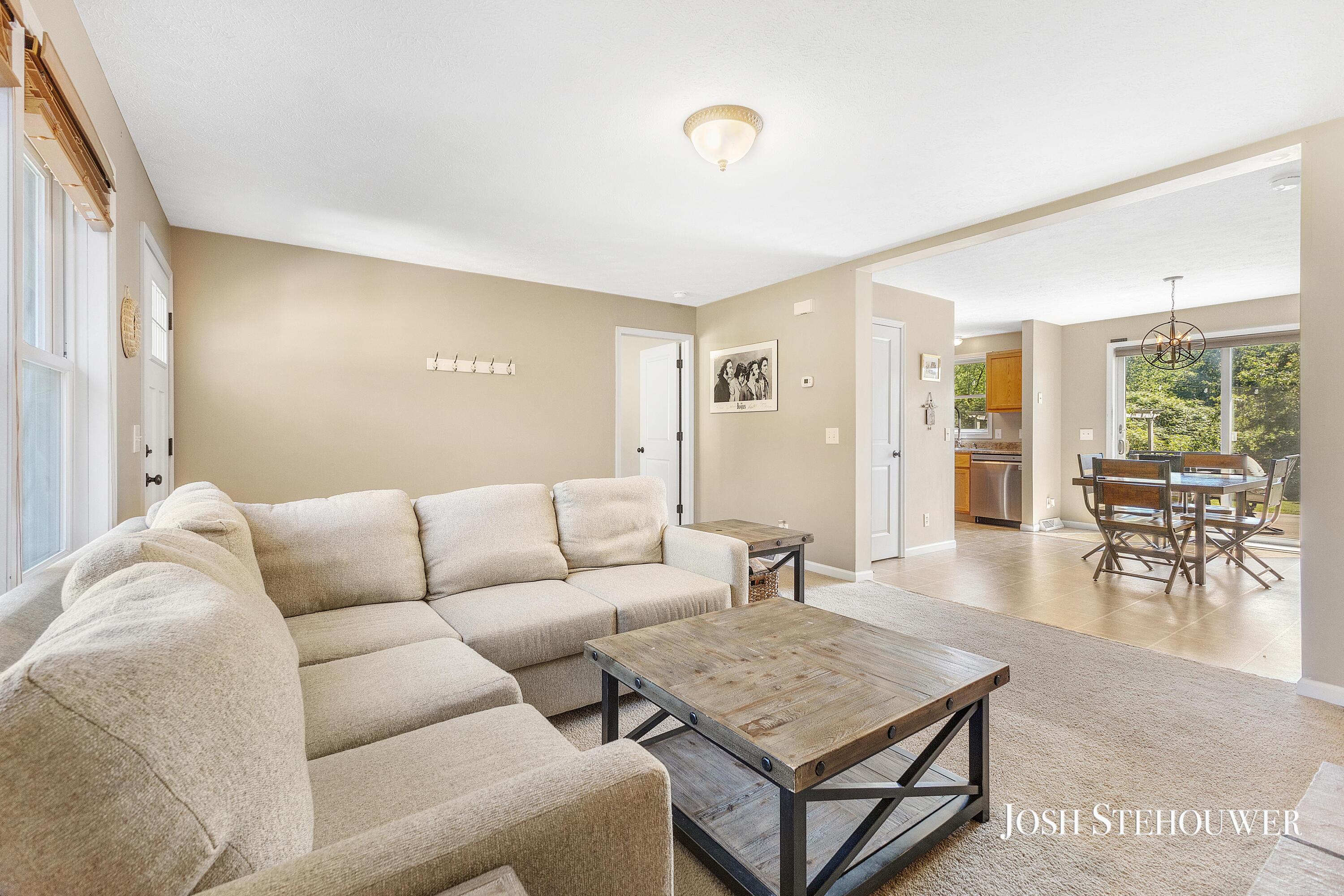 2123 W Pike Road