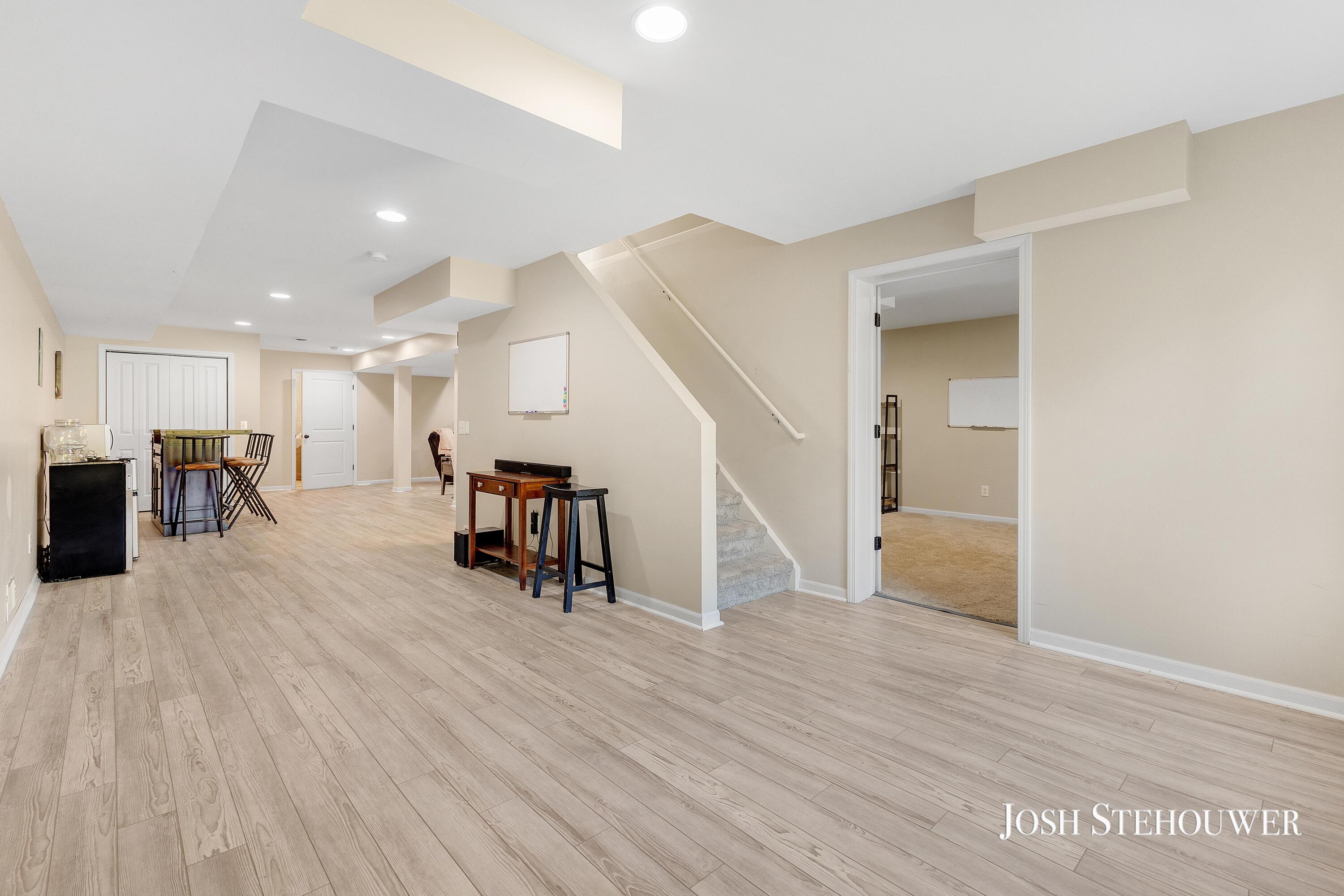 2123 W Pike Road