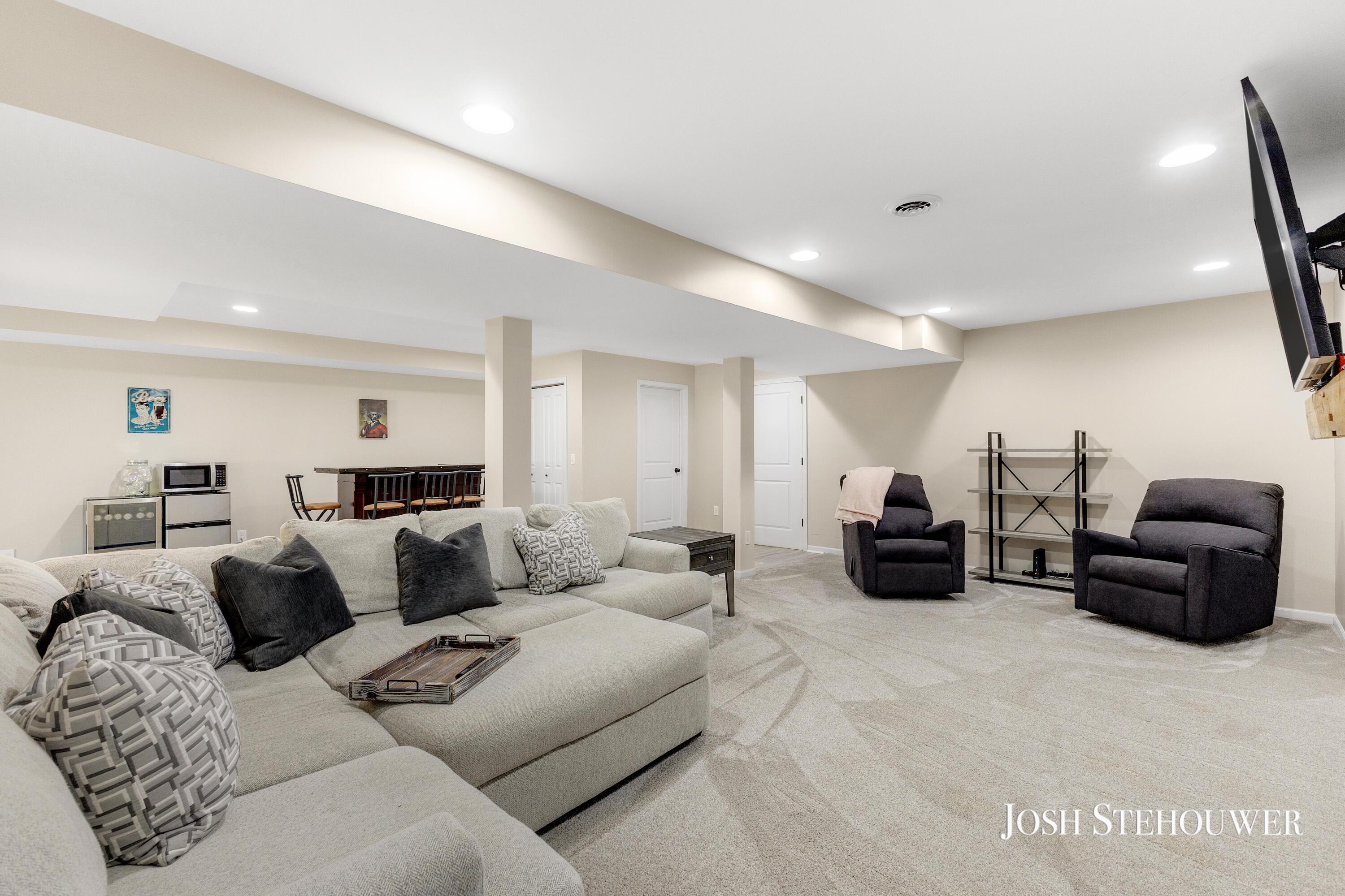 2123 W Pike Road