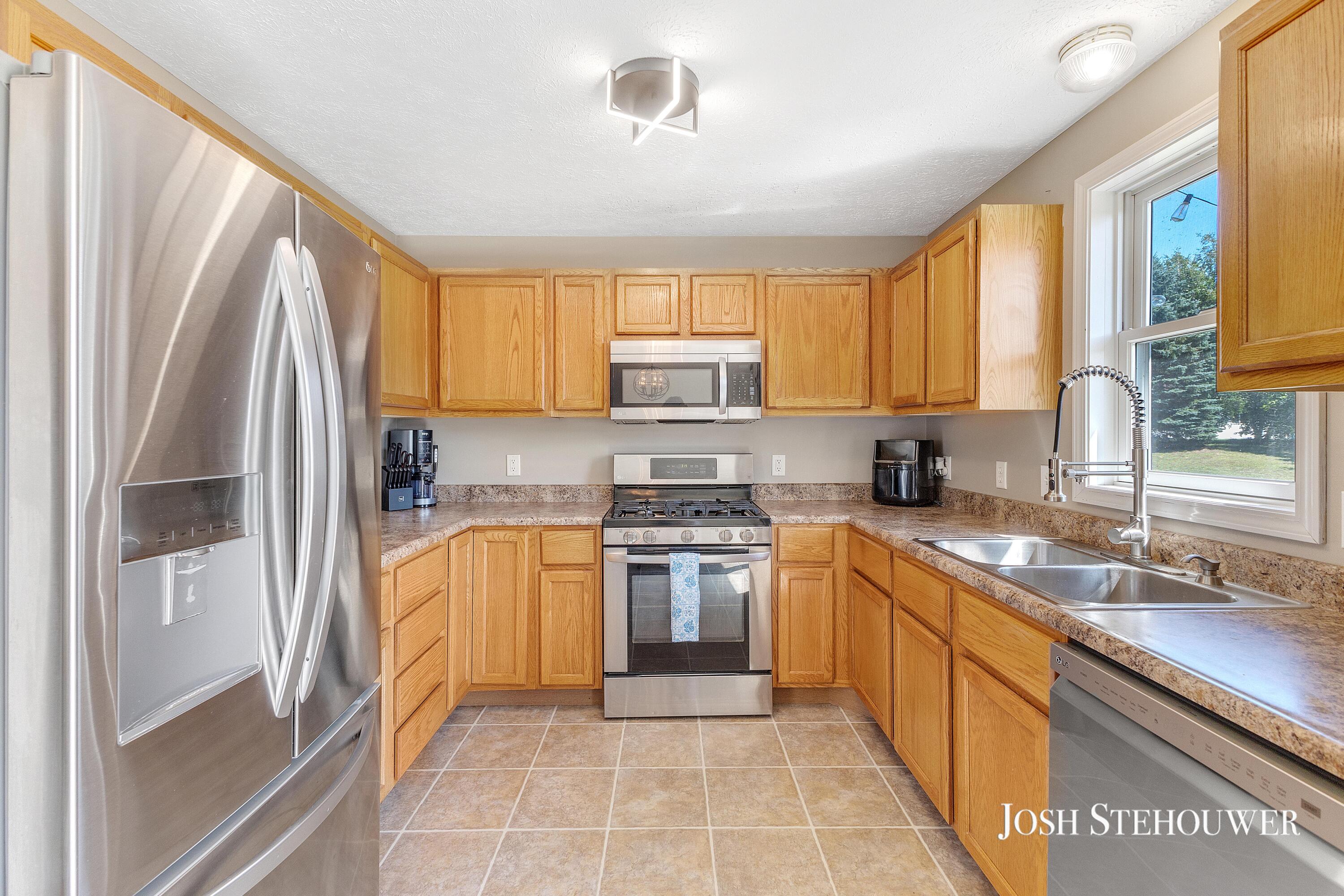 2123 W Pike Road