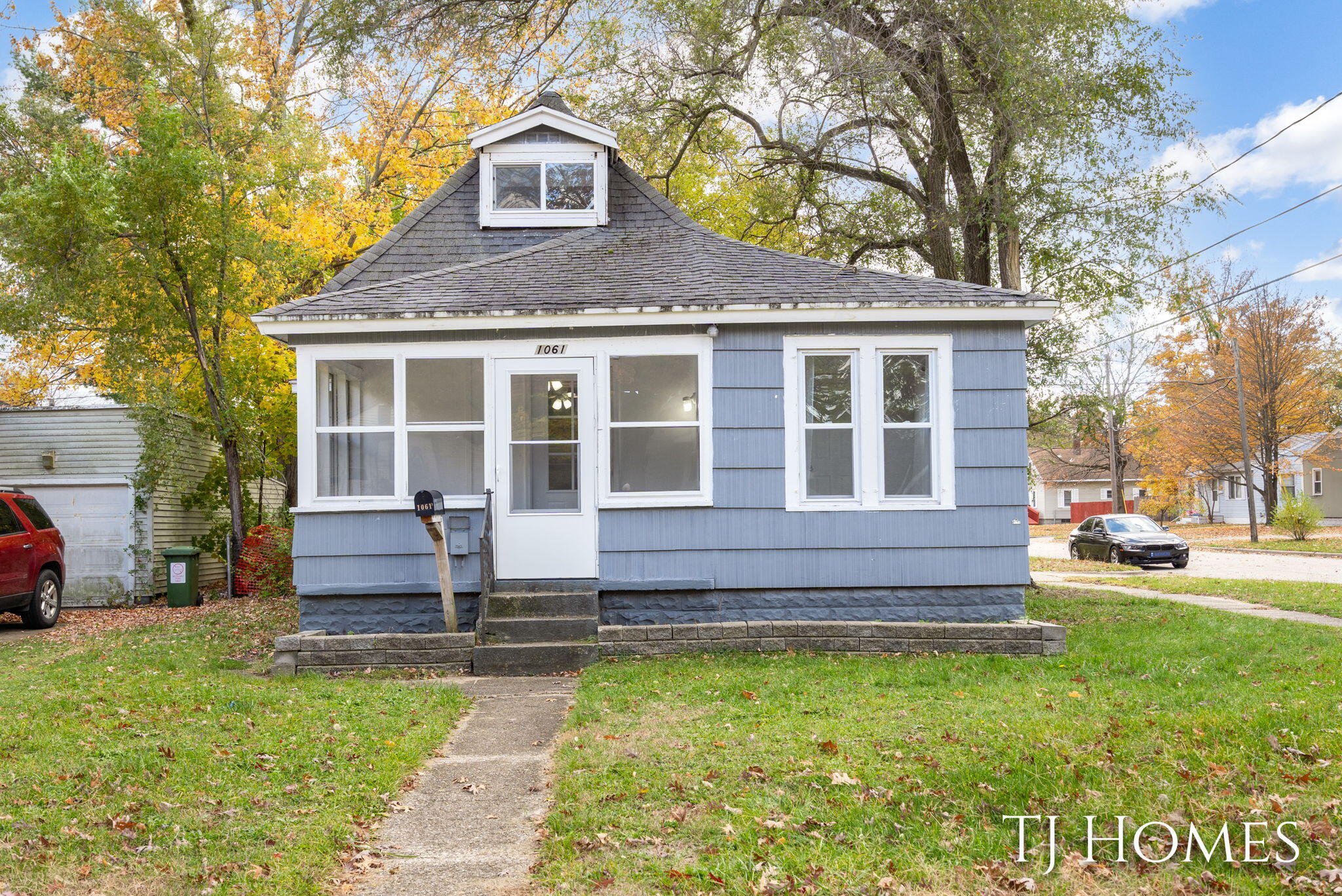 1061 E Forest Avenue