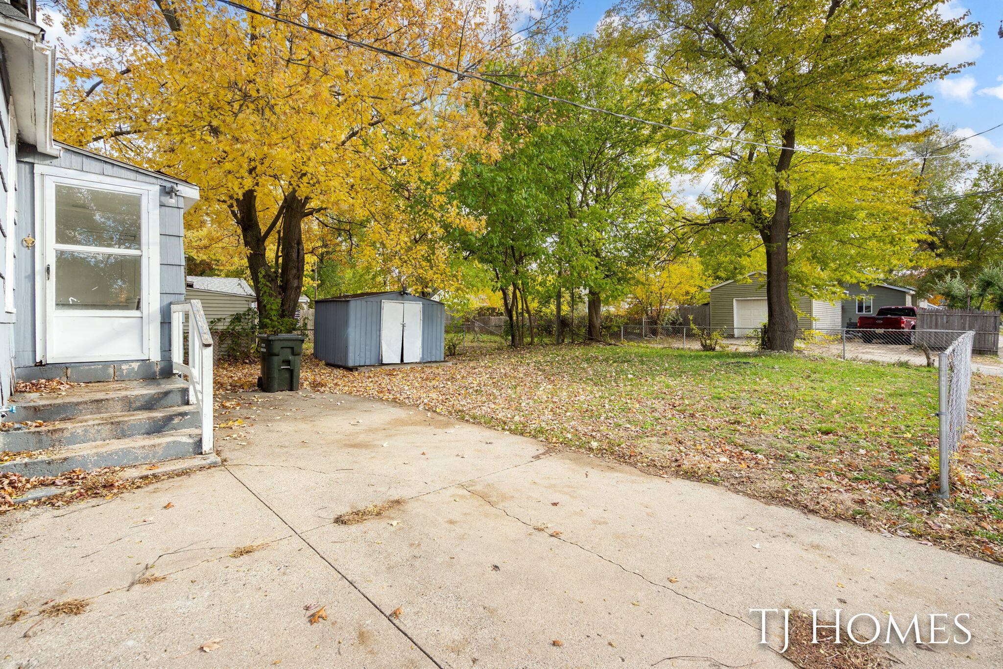 1061 E Forest Avenue