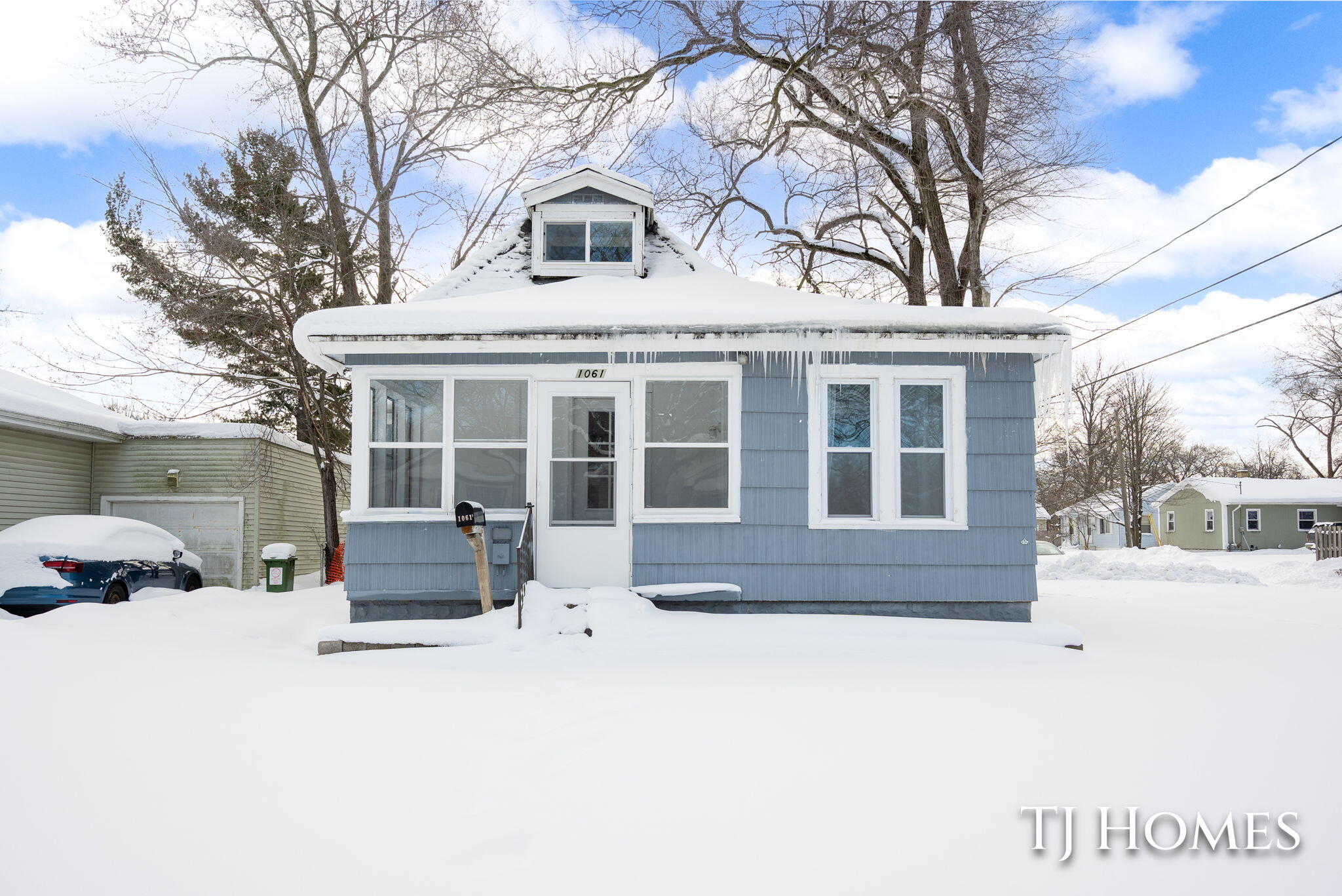 1061 E Forest Avenue