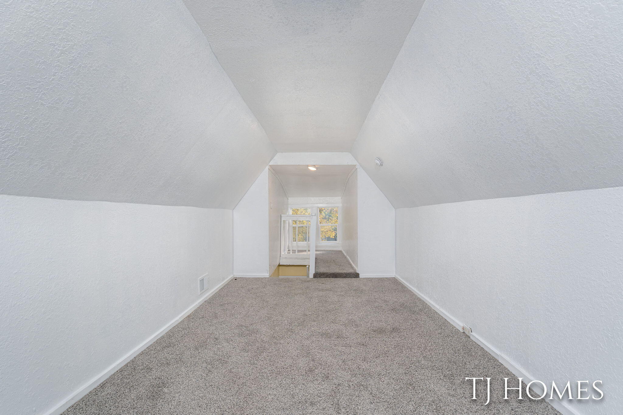 1061 E Forest Avenue