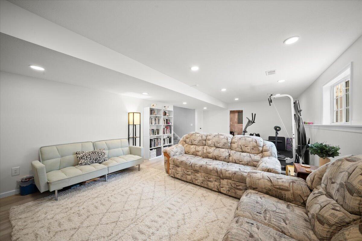 4338 White Road