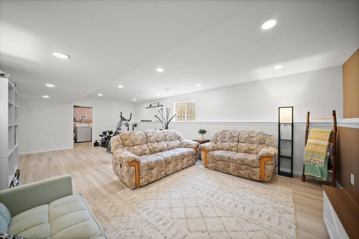 4338 White Road