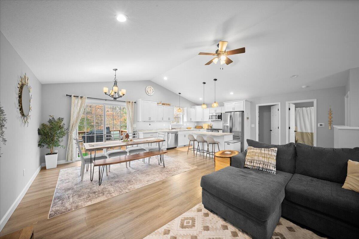 4338 White Road