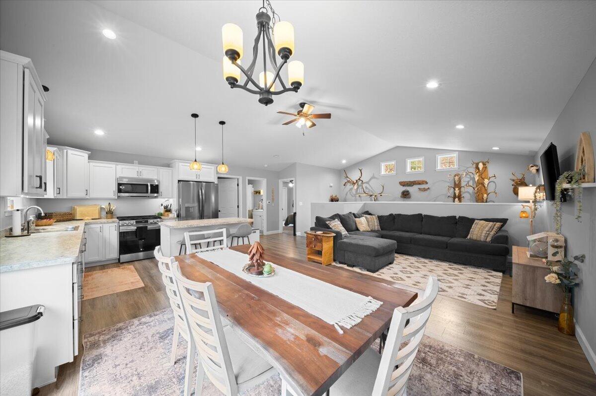 4338 White Road