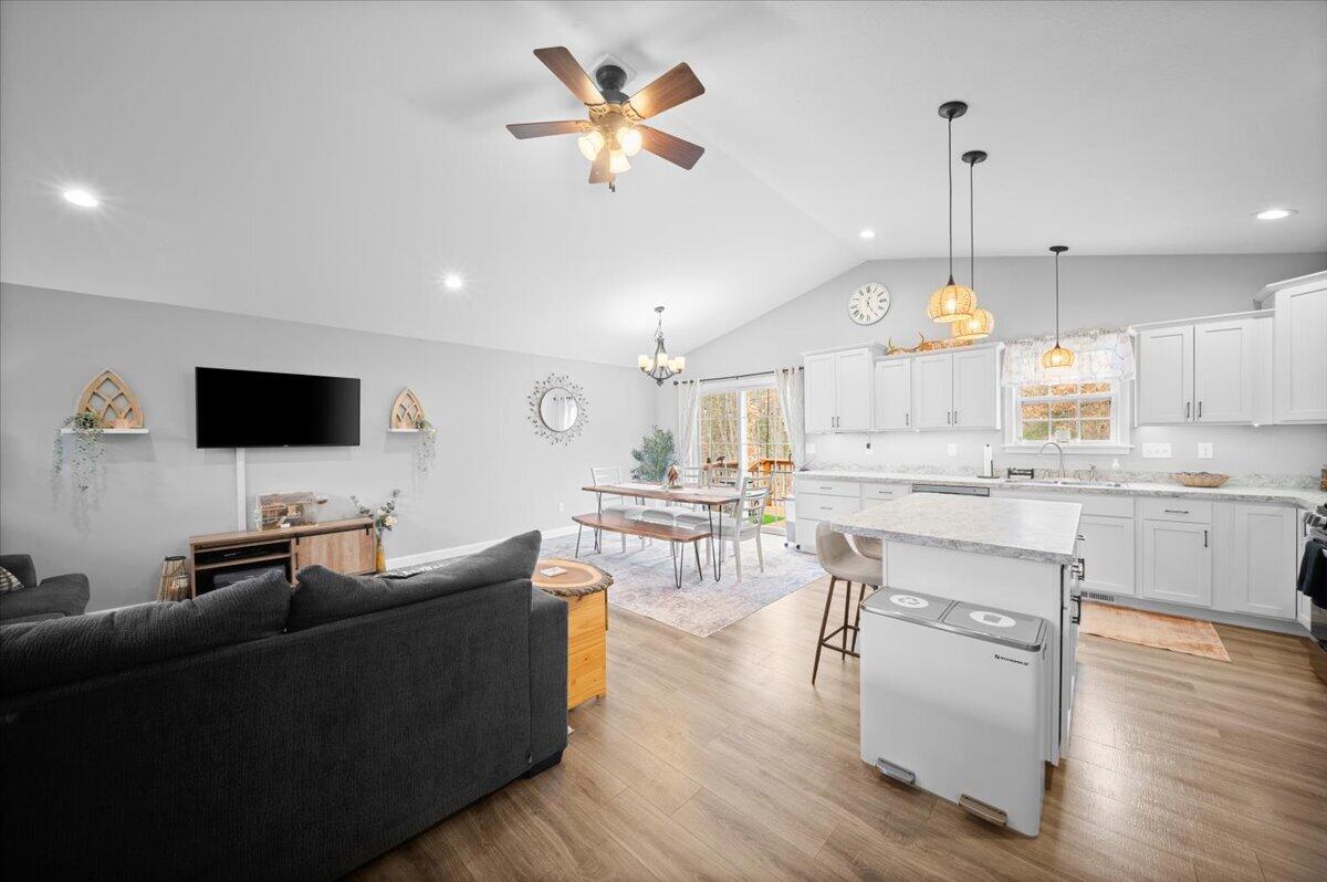 4338 White Road