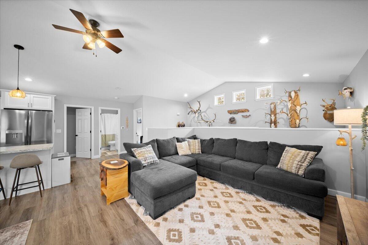 4338 White Road