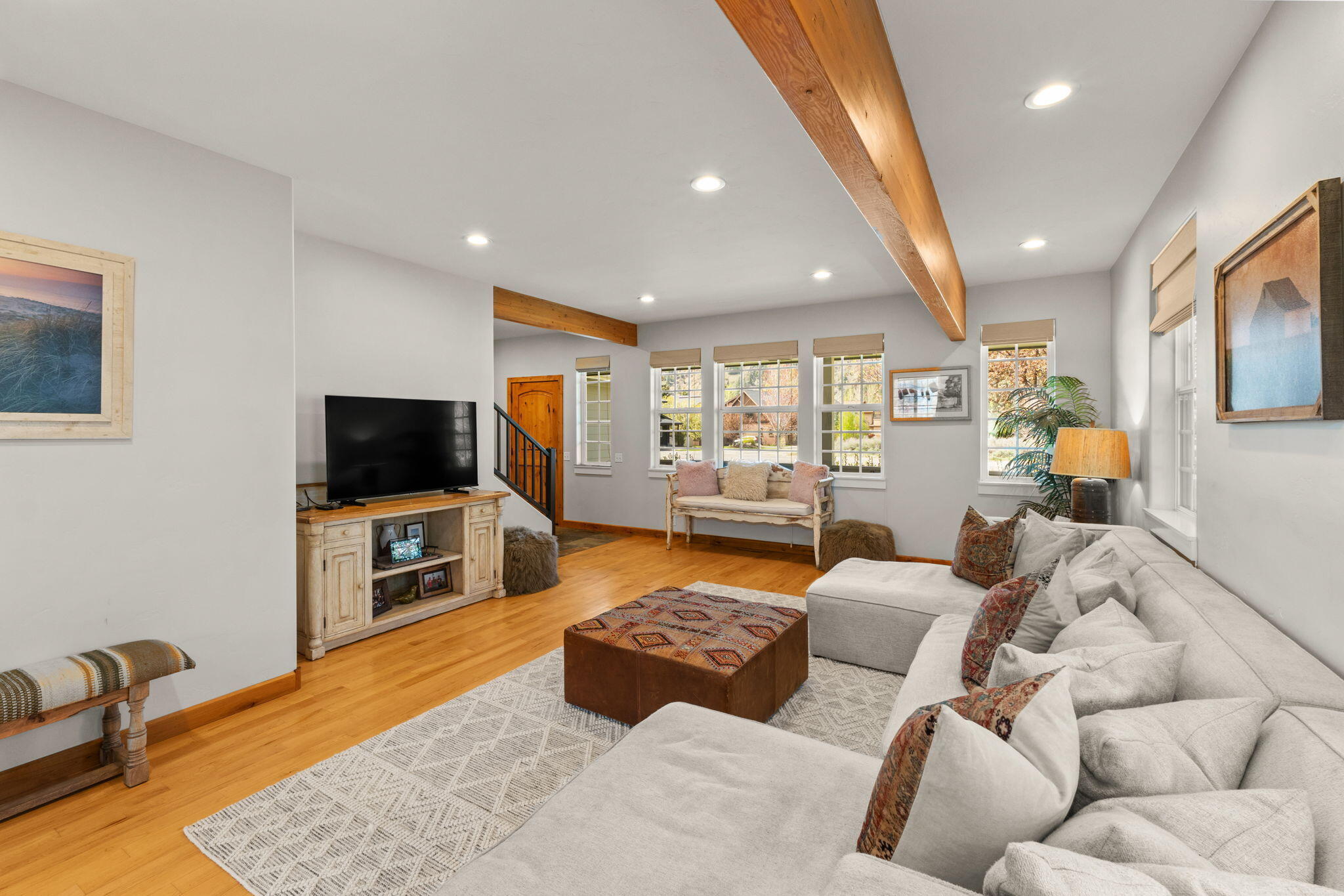 320 Cranbrook Rd