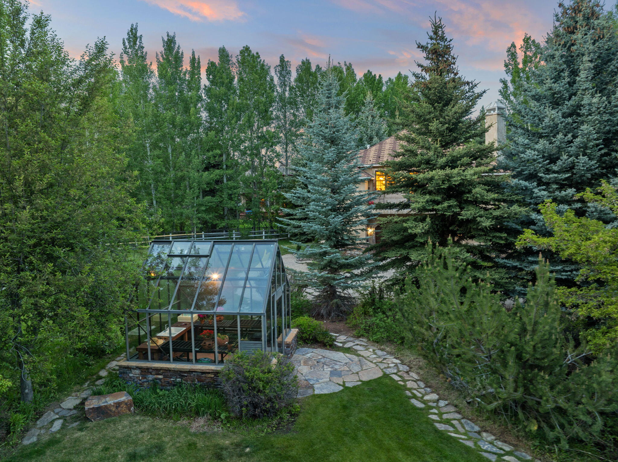 113 N Hiawatha Dr