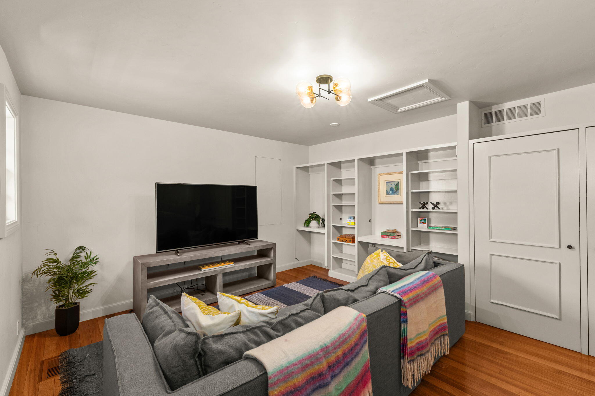 113 N Hiawatha Dr