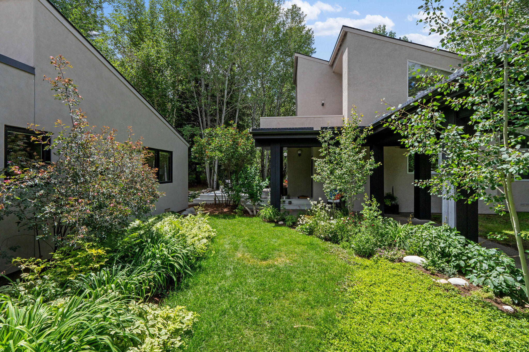 217 Canyon Rd