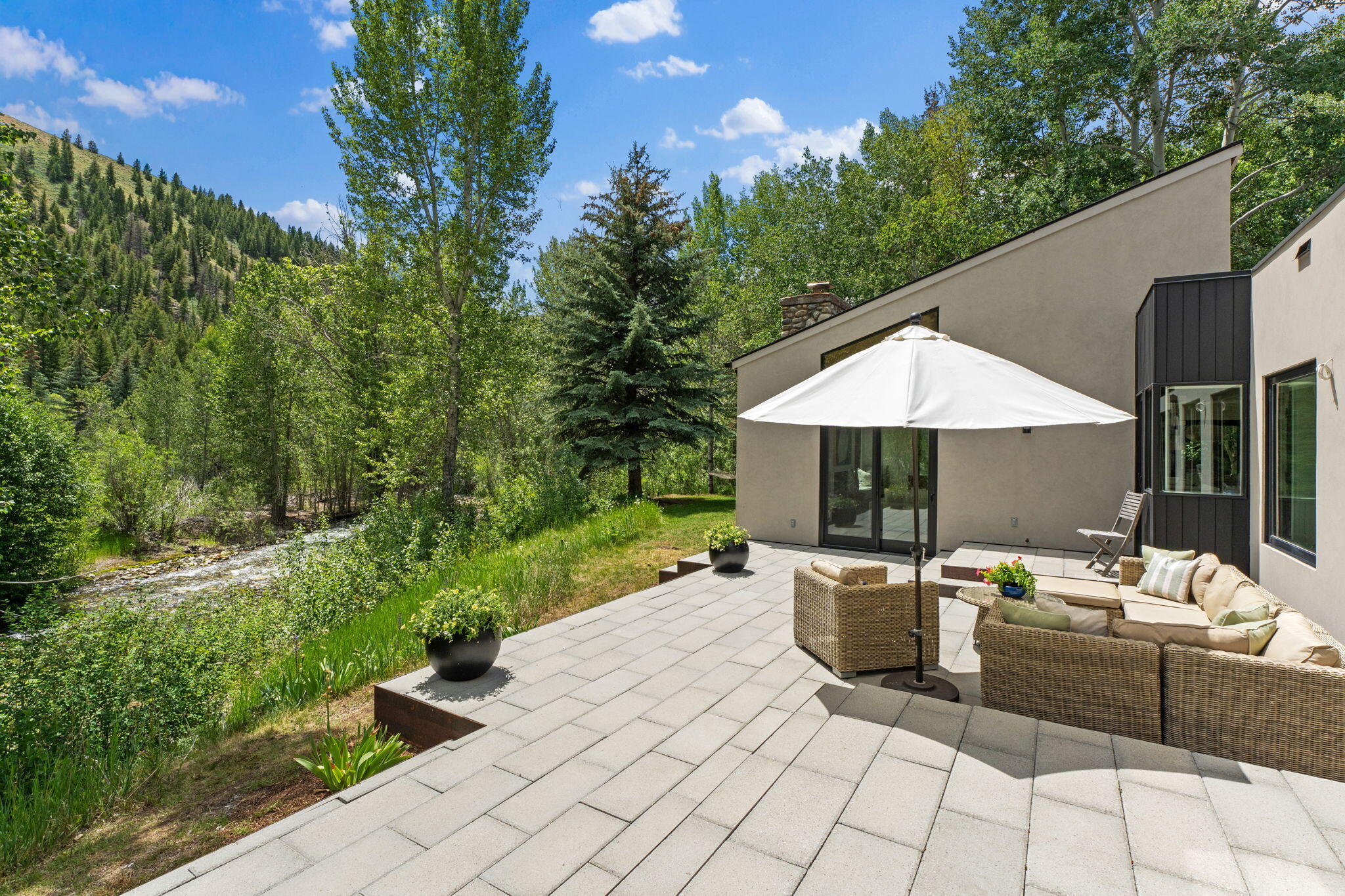 217 Canyon Rd
