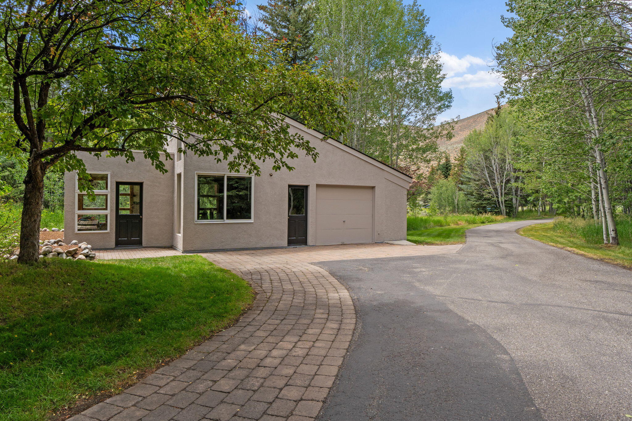 217 Canyon Rd