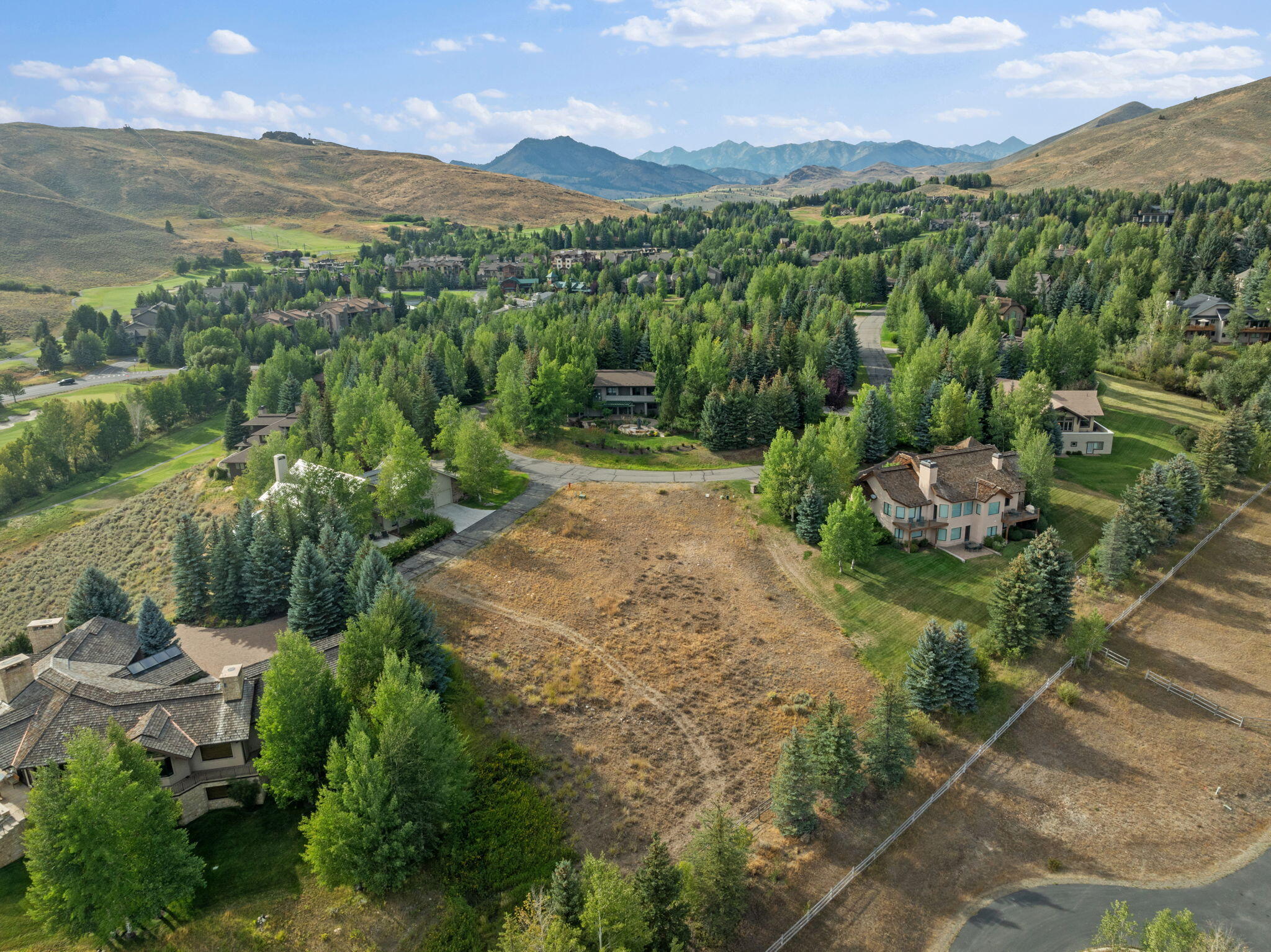 114 HIGHLANDS Dr