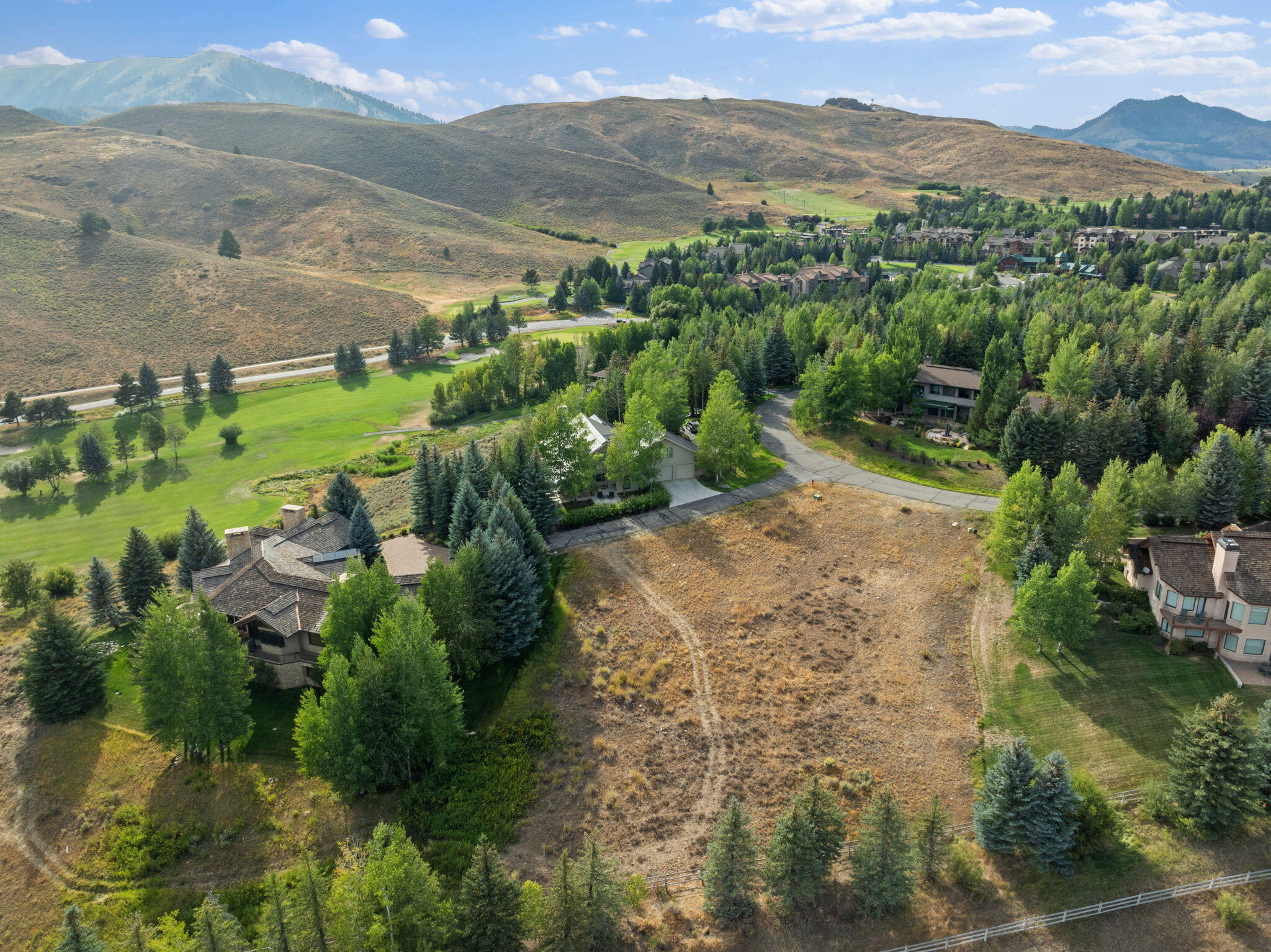 114 HIGHLANDS Dr