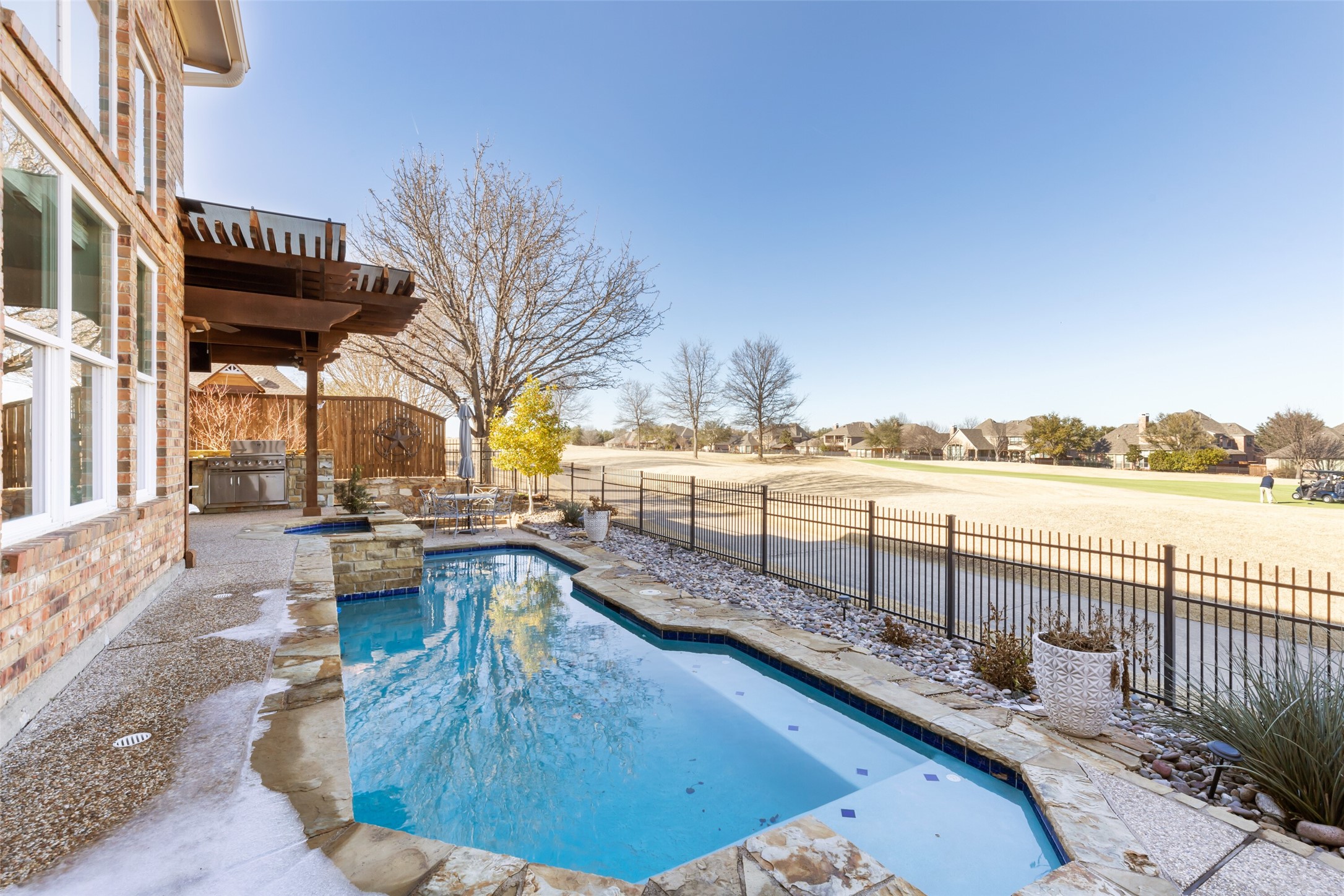 6804 Ravenwood Drive