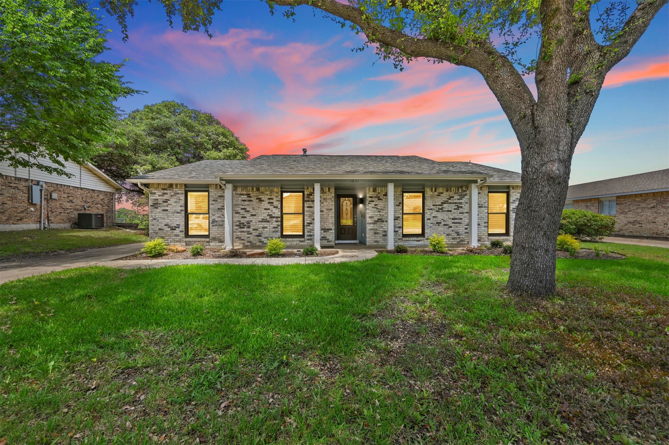 1831 Woodbury