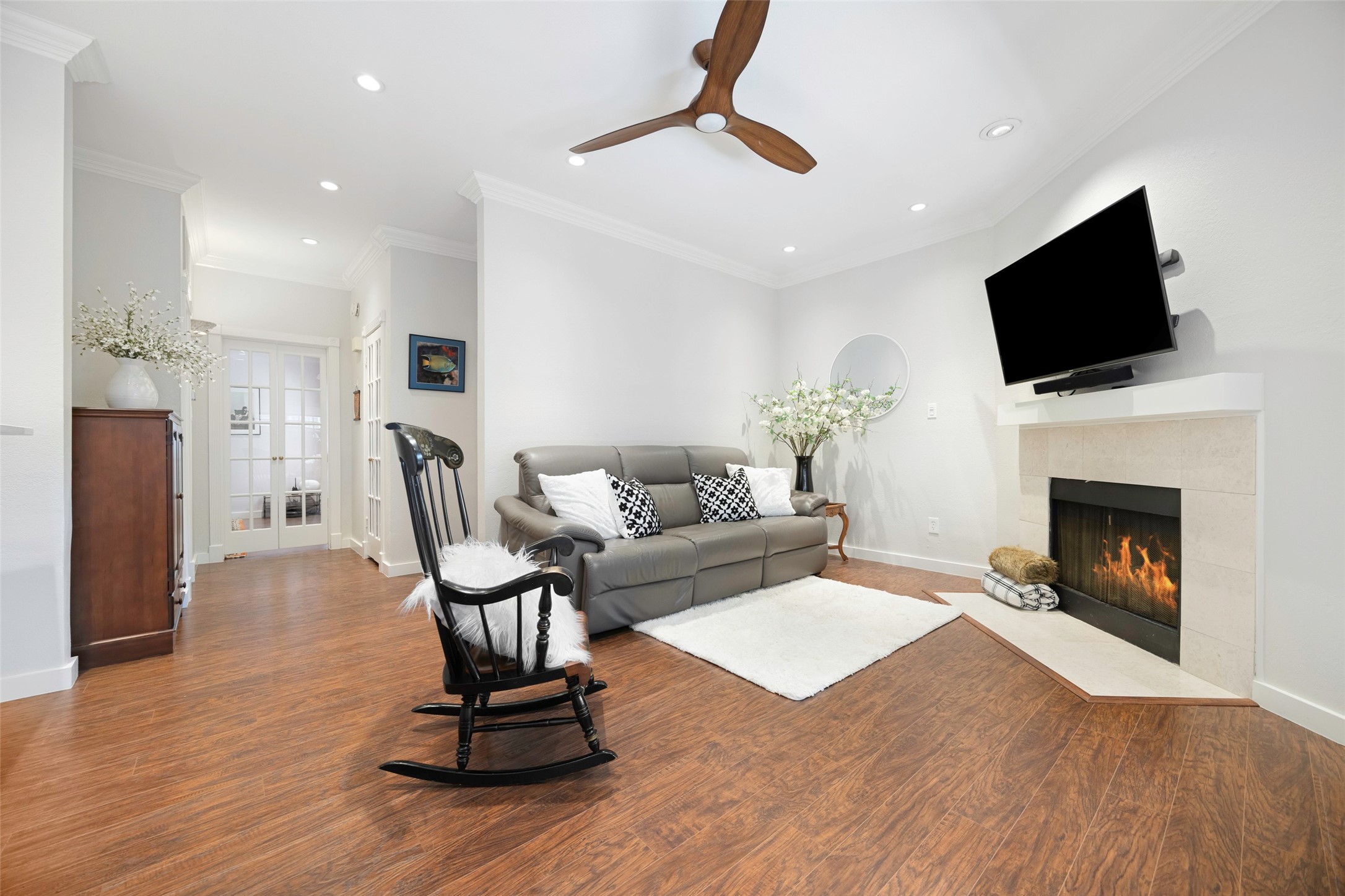 7151 Gaston Avenue 617