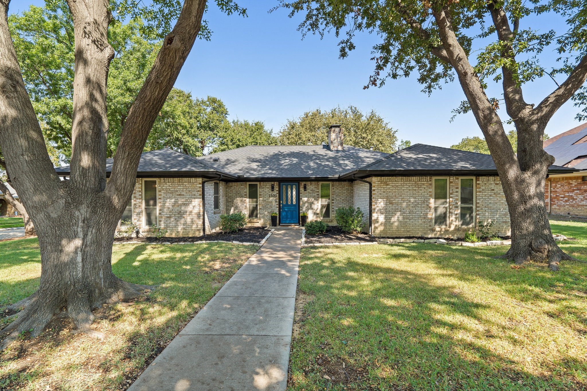 1301 Tierra Calle